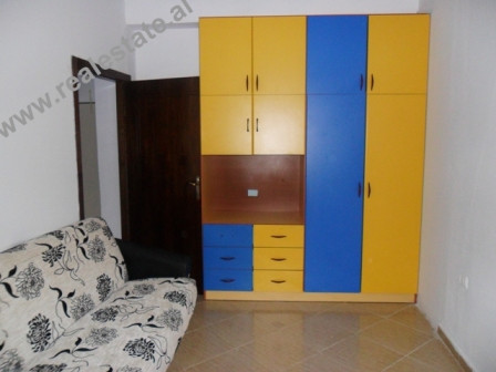 Garsoniere me qera prane Stacionit te Trenit ne Tirane.
Apartamenti ndodhet ne katin e III-te te nj Garsoniere me qera prane Stacionit te Trenit ne Tirane.
Apartamenti ndodhet ne katin e III-te te nj