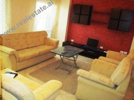 Apartament 2+1 me qera ne rrugen Robert Shvarc ne Tirane.
Apartamenti ndodhet ne nje lagje te njohu Apartament 2+1 me qera ne rrugen Robert Shvarc ne Tirane.
Apartamenti ndodhet ne nje lagje te njohu