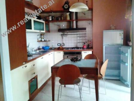 Apartament 2+1 ne shitje ne Bulevardin Zogu i I ne Tirane.

Apartamenti ndodhet ne katin e VII-te 