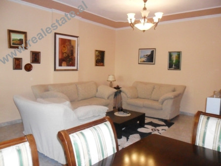 Apartament 3+1 me qera prane zones se ish-Bllokut ne Tirane.
Apartamenti ndodhet ne nje lagje mjaft Apartament 3+1 me qera prane zones se ish-Bllokut ne Tirane.
Apartamenti ndodhet ne nje lagje mjaft