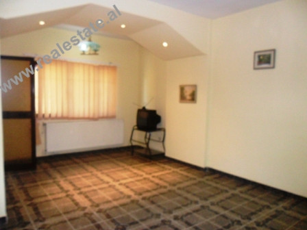 Apartament 3+1 me qera pas Spitalit Gjerman ne Tirane.
Apartamenti ndodhet ne katin e pare te nje p Apartament 3+1 me qera pas Spitalit Gjerman ne Tirane.
Apartamenti ndodhet ne katin e pare te nje p