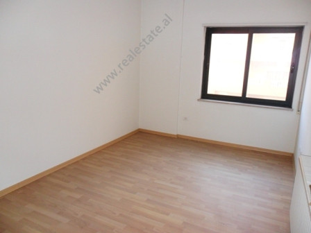 Apartment for office for rent in Barrikadave Street in Tirana. The apartment is located on the 4-th 