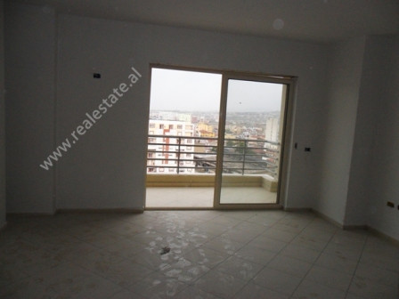 Apartament 2+1 per shitje ne rrugen Asim Vokshi ne Tirane.
Apartamenti ndodhet ne katin e 9 - te nj