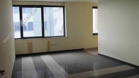 Office space for rent in Zogu Zi area in Tirana.
The flat is situated on the 6th floor of a new bui