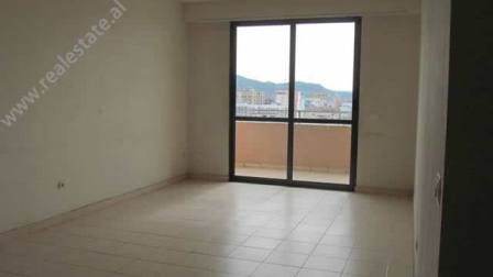 Apartament 2+1 me qera prane Drejtorise se Tatimeve ne Tirane.

Apartamenti ndodhet ne katin e IX-