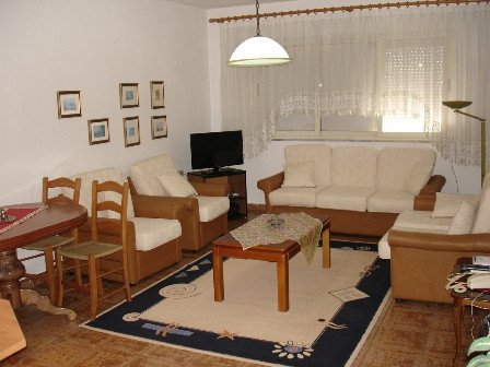 Apartament 1+1 me qera perballe shkolles ‘Petro Nini Luarasi’ ne Tirane. Apartamenti poz Apartament 1+1 me qera perballe shkolles ‘Petro Nini Luarasi’ ne Tirane. Apartamenti poz