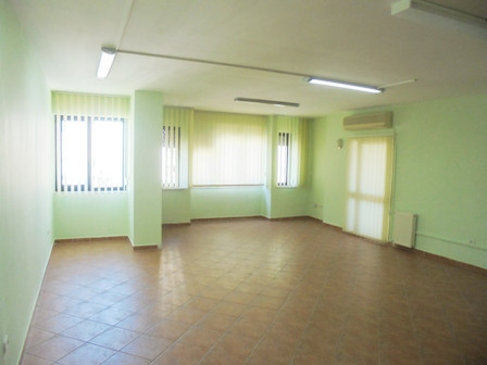 Apartment for office for rent in Donika Kastrioti Street.

It is situated on the 5-th floor in a n
