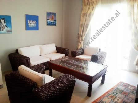 Apartament me qera ne rrugen Eduart Mano ne Tirane.
Ndodhet ne katin e 5-te ne nje pallat te ri, pr