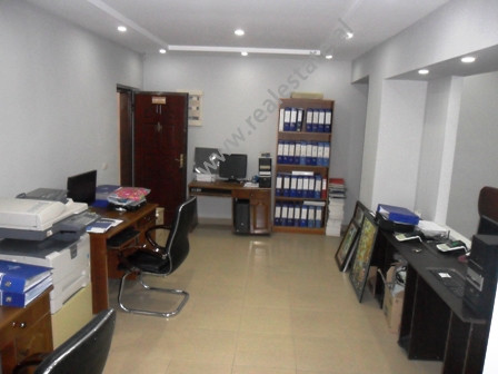 Office space for rent close to Kinema Agimi in Tirana.
It is situated on the 1-st floor in an old b