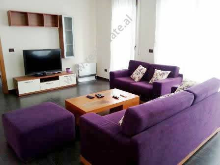 Apartament 3+1 me qera ne rrugen Ibrahim Rugova ne Tirane.

Pozicionohet ne katin e 4-te te nje pa