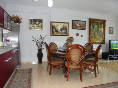 Apartament ne shitje tek Kompleksi Vizion Plus ne Tirane . Ndodhet ne katin e 10 te nje pallati te r