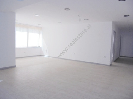 Office for rent in Tirana, in Zogu i Zi area.
Positioned on the 4-floor of a new building with elev