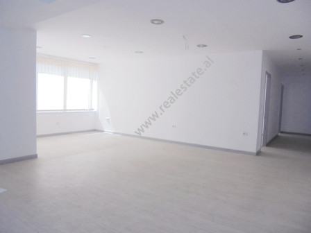 Office for rent in Tirana, in Zogu i Zi area.

Positioned on the 4-floor of a new building with el