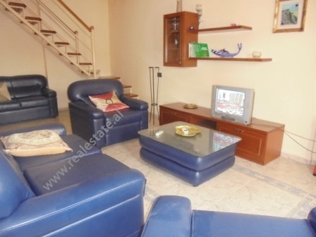 Apartament 2+1 me qera ne rrugen Emin Duraku ne Tirane.

Me siperfaqe 110 m2 ne forme dupleksi i o