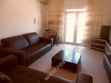 Apartament 2+1 me qera ne rrugen Pjeter Budi ne Tirane.
Apartamenti ndodhet ne katin e peste te nje