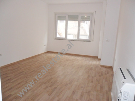 Apartment for rent in Peti Street in Tirana.
It is situated on the 1-st floor in a new building, on