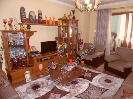 Apartament 2+1 per shitje ne Bulevardin Zogu i Pare ne Tirane.

Apartamenti ndodhet ne katin e 4 t