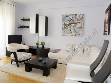 Apartament modern prane liqenit Artificial ne Tirane.
Banesa ndodhet ne katin e 4-rt ne nje komplek