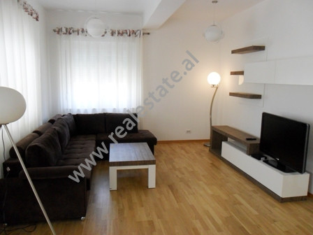 Apartament modern me qera ne nje kompleks te ri ne Sauk ne Tirane.
Ndodhet ne katin e 2-te ne nje p