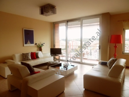 Apartament 2+1 me qera ne rrugen e Elbasanit ne Tirane.

Apartamenti ndodhet ne nje nga ndertesat 