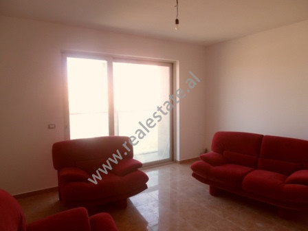 Apartament modern 1+1 me qera ne rrugen Dervish Hima ne Tirane.
Apartamenti ndodhet ne katin e 6-te