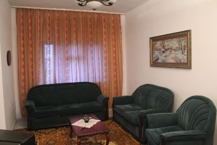 Apartament 2+1 me qera ne Sheshin Avni Rustemi ne Tirane.
Apartamenti ndodhet ne katin e dyte te nj Apartament 2+1 me qera ne Sheshin Avni Rustemi ne Tirane.
Apartamenti ndodhet ne katin e dyte te nj