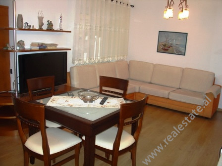 Apartament 3+1 me qera te rruga Myslym Shyri.

Apartamenti pozicionohet ne katin e dyte te nje pal