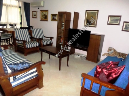 Apartament 1+1 me qera ne rrugen Faik Konica ne Tirane.

Ndodhet ne katin e 3-te te nje pallati te