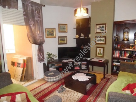 Apartament 3+1 per shitje ne rrugen Hoxha Tahsim ne Tirane.
Apartamenti ndodhet ne katin e 4-rt te 