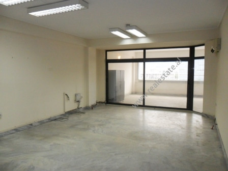 Office for rent at the beginning of Kavaja Street in Tirana.
It is situated on the upper floors in 