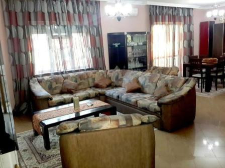Apartament me qera ne rrugen e Kavajes.
Pozicionohet ne katin e katert te nje pallati te ri ne krah Apartament me qera ne rrugen e Kavajes.
Pozicionohet ne katin e katert te nje pallati te ri ne krah