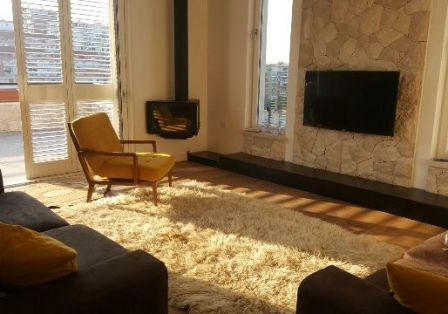 Apartament me qera ne rrugen Hamdi Garunja prane Liqenit te Thate ne Tirane.

Pozicionohet ne kati