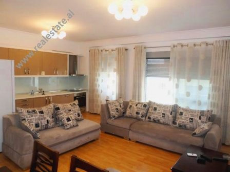 Apartament 2+1 me qera prane rruges Rrapo Hekali ne Tirane.
Ofrohen 2 apartamente te njejte me qera