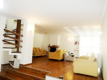 Apartament dupleks per shitje ne rrugen Ilo Mitke Qafzezi ne Tirane.
Apartamenti ndodhet ne katin e Apartament dupleks per shitje ne rrugen Ilo Mitke Qafzezi ne Tirane.
Apartamenti ndodhet ne katin e