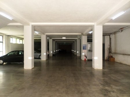 A store space for rent close to Sabaudin Grabani school.
Its surface is 1000 m2 open-space, and a h
