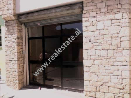 Store for rent in SUlejman Pitarka street close to Muhamet Gjollesha street.
The environment is sit