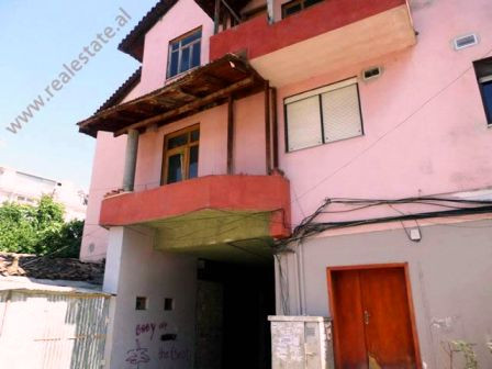 Three storey office for rent close to Sabaudin Gabrani school in Muhamet Gjollesha street.
The envi