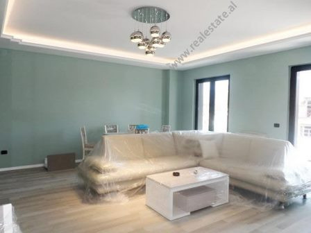 Apartament 3+1 me qera ne rrugen e Kavajes ne Tirane.

Pozicionohet ne katin e 4-te te nje pallati