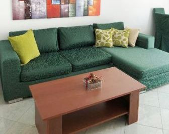 Apartament 2+1 me qera prane Shallvareve ne Tirane.

Apartamenti ndodhet ne katin ne trete te nje 