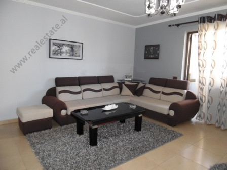 Apartament per shitje prane rruges Pjeter Budi ne Tirane.
Apartamenti ndodhet ne katin e katert t Apartament per shitje prane rruges Pjeter Budi ne Tirane.
Apartamenti ndodhet ne katin e katert t