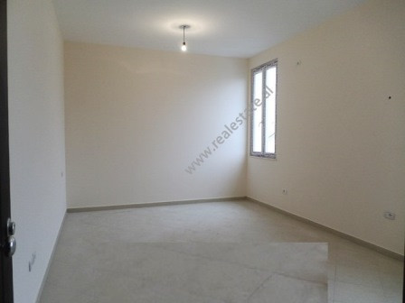 Office for rent close to Zogu I Boulevard in Tirana.
It is situated on the 3-rd floor of a 3-storey