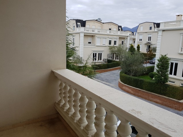 Villa for rent in Lunder, part of White Houses Residence, Tirana.
It has an area of 240 m2 of inter