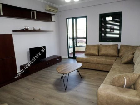 Apartament 1+1 me qera ne rrugen Mihal Duri ne Tirane.

Ndodhet ne katin e 2-te te nje pallati te 