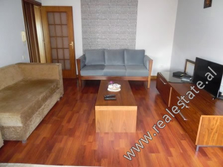 Apartament 1+1 me qera ne rrugen Milan Shuflaj ne Tirane.

Ndodhet ne katin e 3-te te nje pallati 