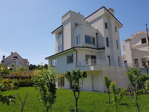 Villa for rent in a residential compound close to TEG, in Lunder.

The villa is modern , newly bui