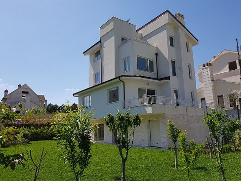 Villa for rent in a residential compound close to TEG, in Lunder.

The villa is modern , newly bui