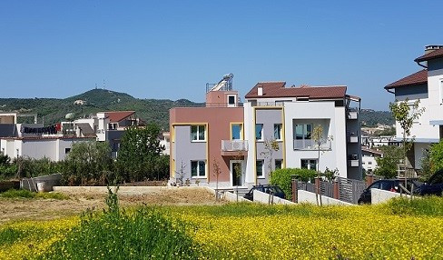 Two storey villa for rent in Lunder area, very close to TEG shopping center in Tirana.

The villa 