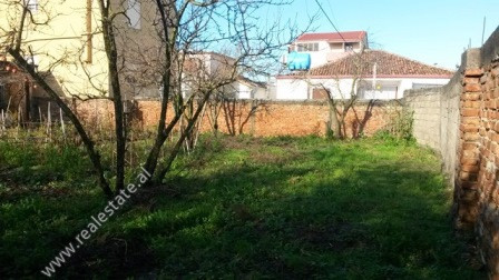 Land and 1-storey villa for sale close to Josif Budo Boulevard in Kavaja.
It offers land area of 73