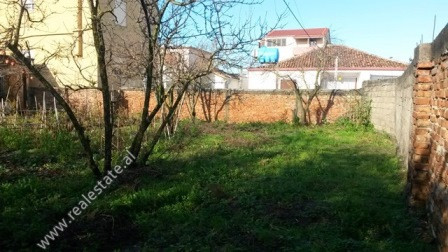 Land and 1-storey villa for sale close to Josif Budo Boulevard in Kavaja.
It offers land area of 73