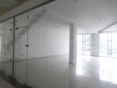 Store for sale in Paskuqan area in Tirana.
The surface of the inner space is 100 m2. It is an open 